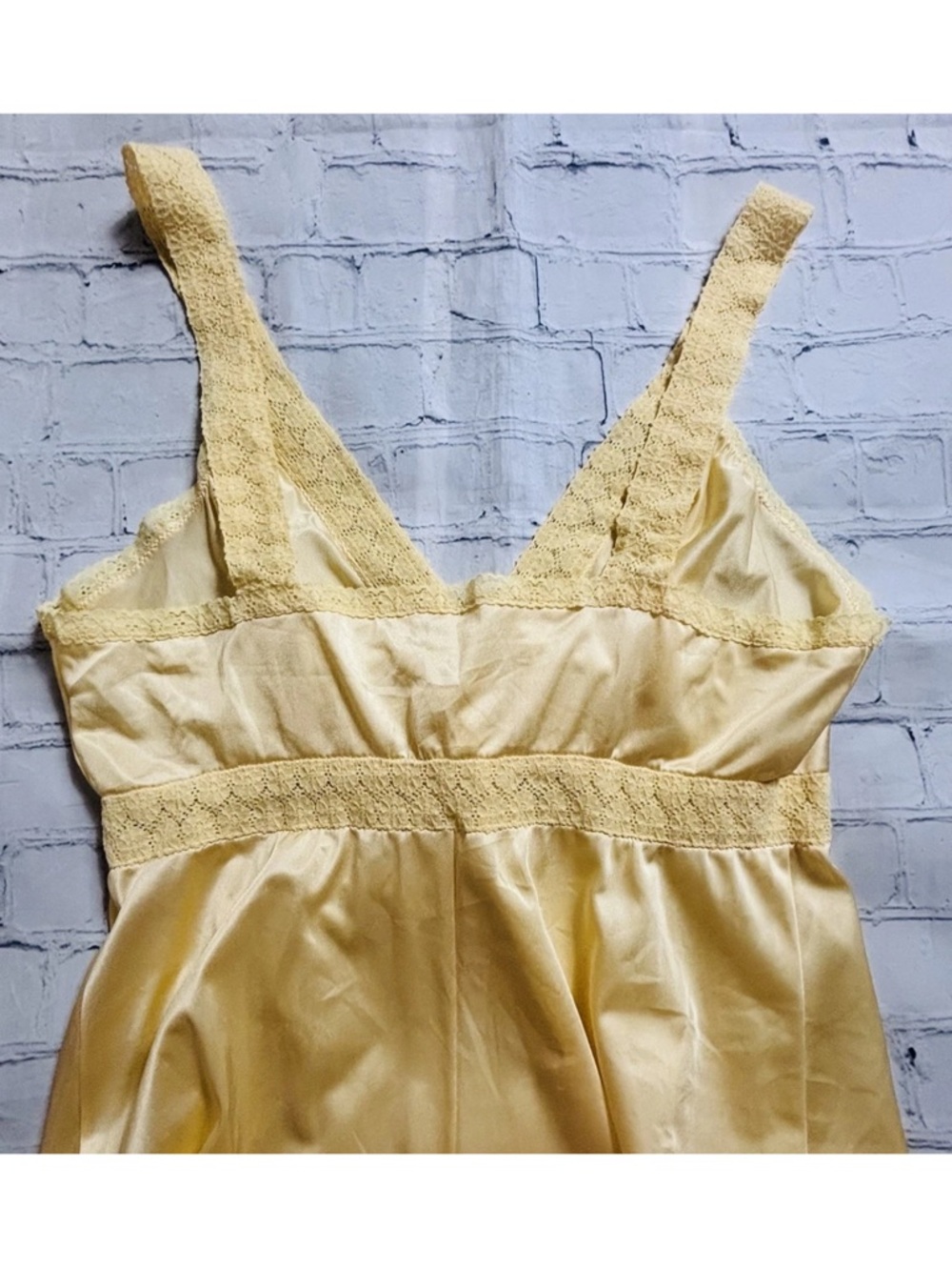 VIntage 60-70's Vanity Fair Womens Yellow Nylon Maxi Nightgown Lace Trim Size 34 - Picture 6 of 10